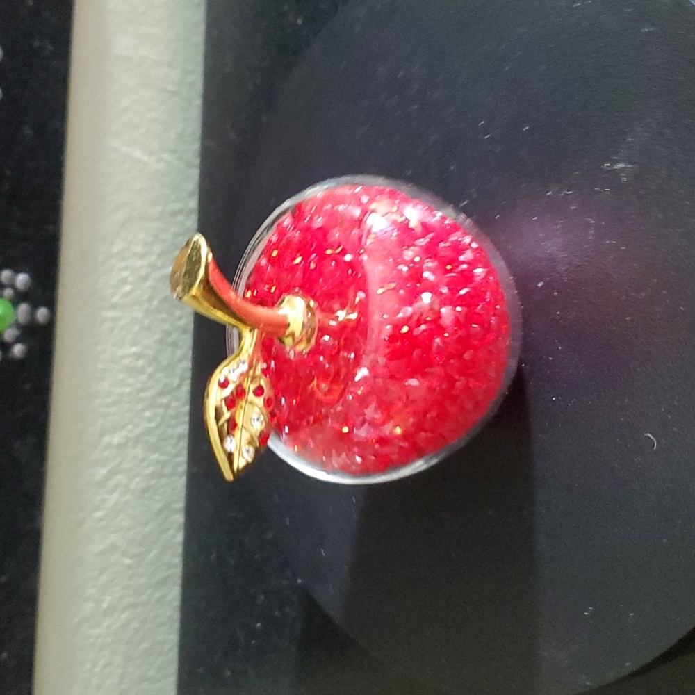 Apple 🍎 - Picture 1 of 3